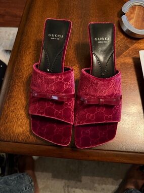 Gucci Burgundy Velvet GG Bow Slide Mules new in box